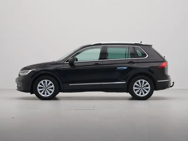 Volkswagen Tiguan 1.5 TSI 130pk Life Trekhaak Navigatie Carplay Acc Pdc Clima 54