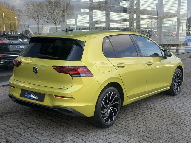 Volkswagen Golf 8 | Automaat | 1.0 eTSI Life Business | Carplay | Adaptive CC | Key-less | Dodehoek-...