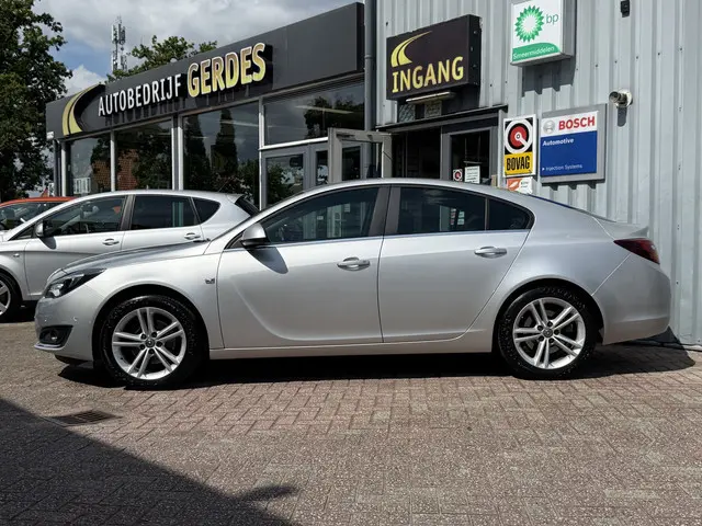 Opel Insignia 1.6 T Edition | AUTOMAAT | DEALER ONDERHOUDEN | TREKHAAK |