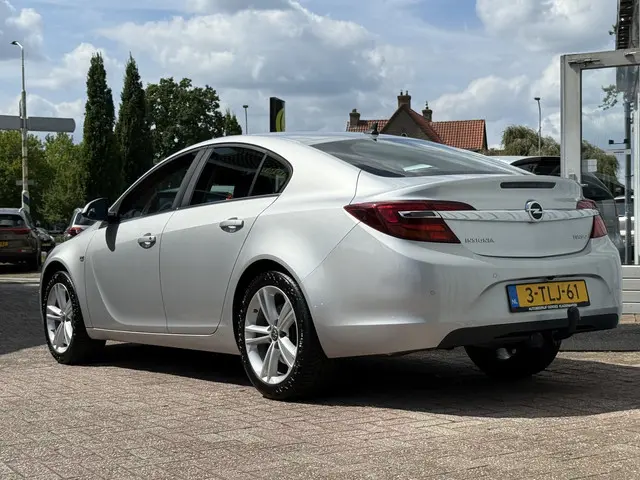 Opel Insignia 1.6 T Edition | AUTOMAAT | DEALER ONDERHOUDEN | TREKHAAK |