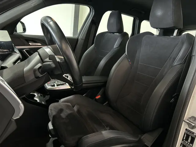 BMW iX1 xDrive30 67 kWh M-Sport SOH 98,3% | Sportstoelen | Premiumpakket |