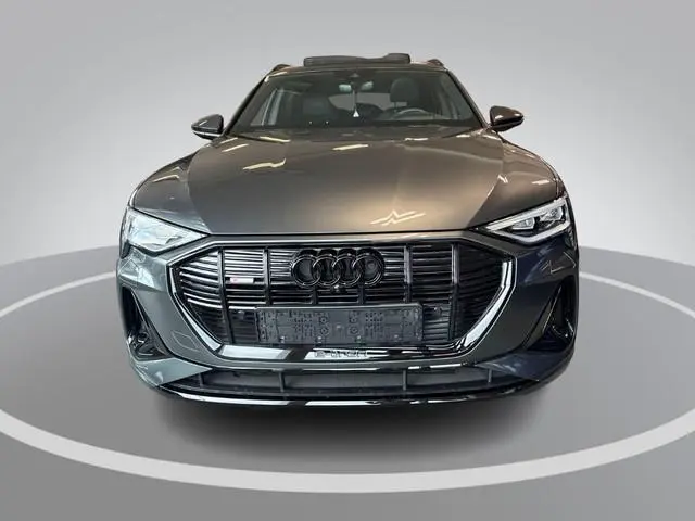 Audi e-tron 55 Quattro S edition 95 kWh 408pk · SOH 96,8% · Panoramadak · 360 Camera · Luchtvering ·...