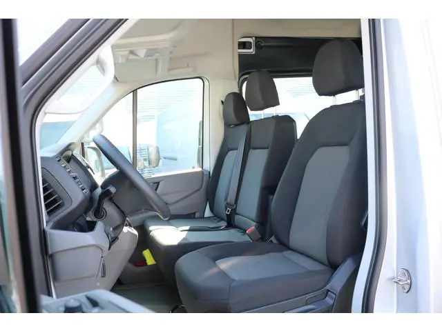 Volkswagen Crafter 2.0 TDI 140pk L3 H3 DC Automaat Airco Navigatie Apple Carplay Camera
