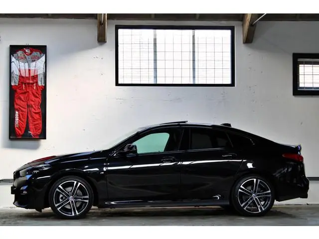 BMW 2-serie Gran Coupé 218i High Executive | M-Sport | Panoramadak | Memory | Trekhaak | NL auto | 1...