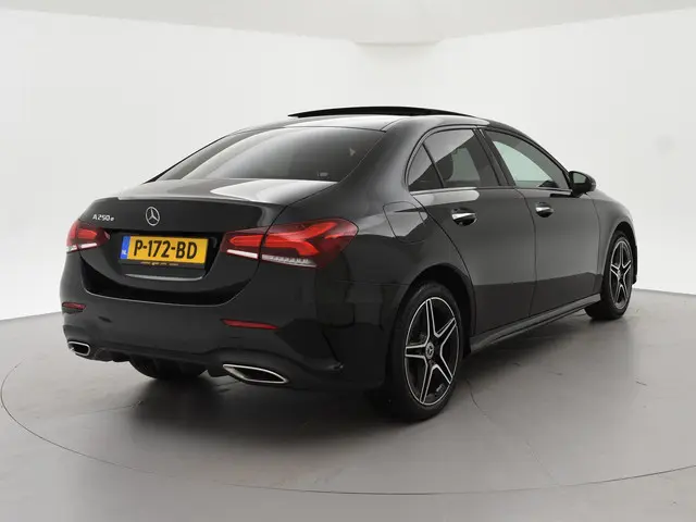 Mercedes-Benz A-klasse 250e 218 PK SEDAN + PANORAMA | SFEERVERLICHTING | APPLE CARPLAY | MEMORY | ST...