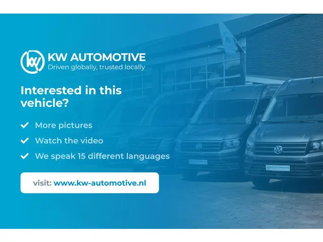 Mercedes-Benz EQC 400 4MATIC Business AMG 80 kWh PANO/ CAMERA/ LEDER/ TREKHAAK/ ETC.