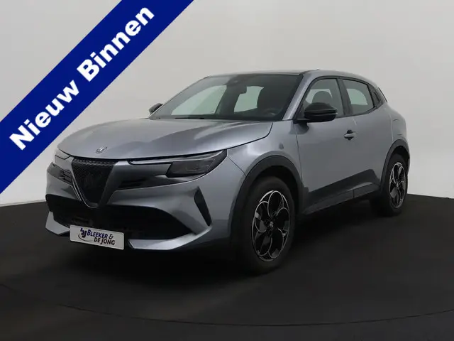 Alfa Romeo Junior Elettrica Speciale 54 kWh | ACC | Clima | LED  05-2025 10.537 KM