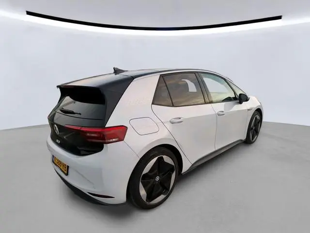 Volkswagen ID.3 First Max 58 kWh 204PK | Panorama dak | Sportstoelen | 20" LM velgen |