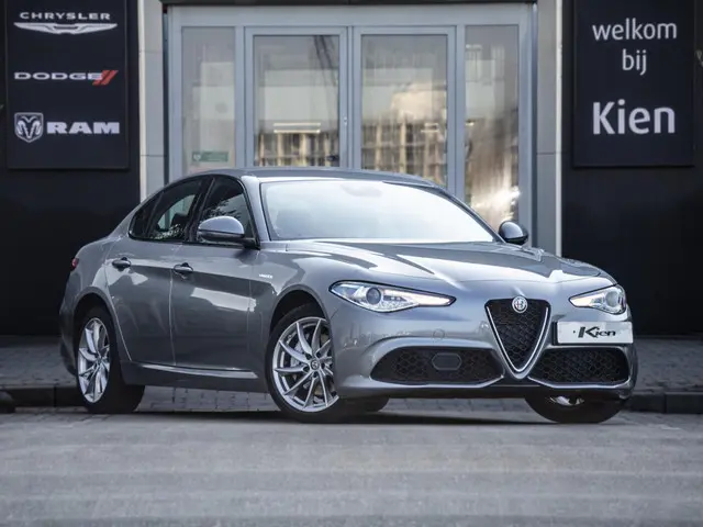 Alfa Romeo Giulia 2.0 T AWD Veloce 280 pk | Originele All Wheel Drive | Veloce Stoelen | Navigatie