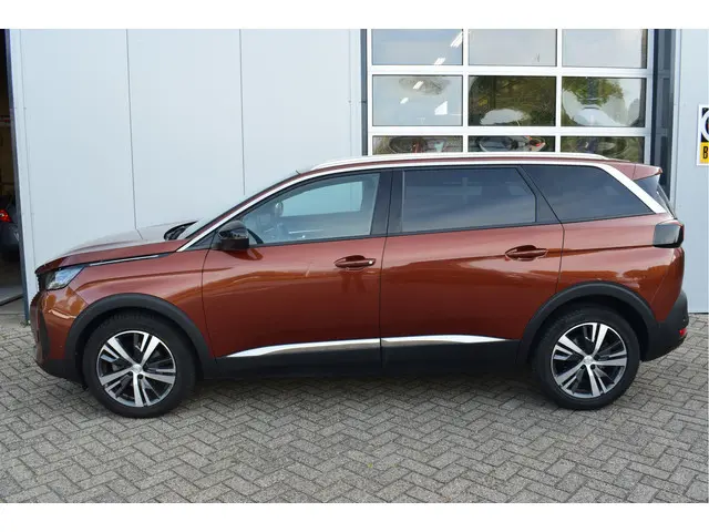 Peugeot 5008 1.2 Allure 130PK | NL-Auto | Trekhaak | Automaat | 7-persoons