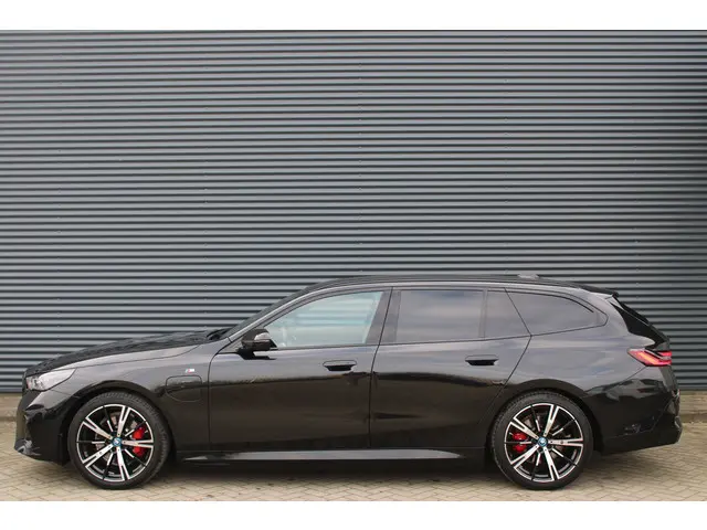 BMW 5-serie Touring 530e xDrive M-Sport Pro Bowers & Wilkins Trekhaak LED Stoelkoeling/verwarming