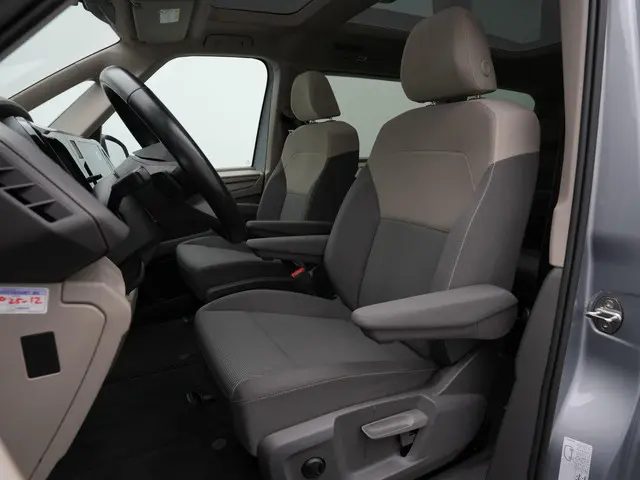 Volkswagen Multivan 1.4 eHybrid 218 pk DSG L2H1 6-pers. | Panoramadak | Trekhaak | Achteruitrijcamera | Navigatie | Adaptive Cruise