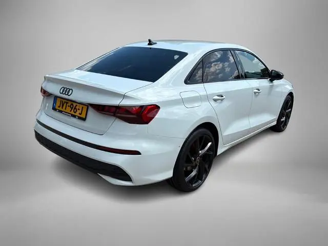 Audi A3 Limousine Advanced edition 30 TFSI 116 PK Limousine · Sonos · Optiekpakket zwart plus · Lich...