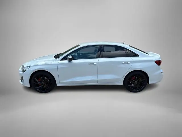 Audi A3 Limousine Advanced edition 30 TFSI 116 PK Limousine · Sonos · Optiekpakket zwart plus · Lich...