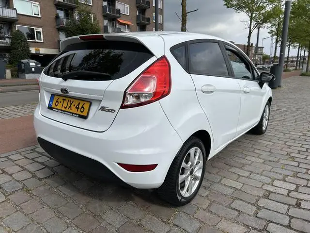 Ford Fiesta 1.0 Style 5 Deurs Navigatie Airco/ecc apk