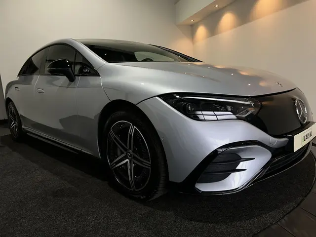 Mercedes-Benz EQE 350 4Matic AMG Line 89 kWh Distronic, Nightpakket, KeylGo