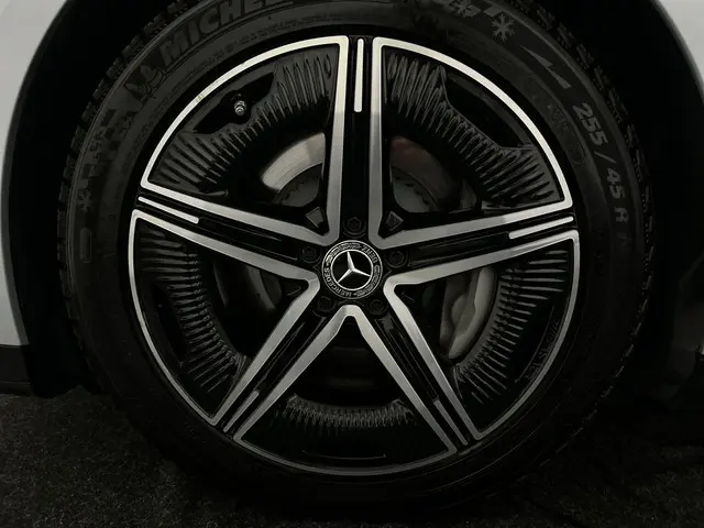 Mercedes-Benz EQE 350 4Matic AMG Line 89 kWh Distronic, Nightpakket, KeylGo
