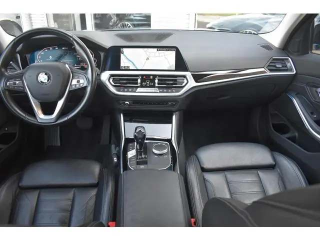BMW 3-serie 330e High Executive Aut. Leder Navi Carplay Stoelverwarming HiFi