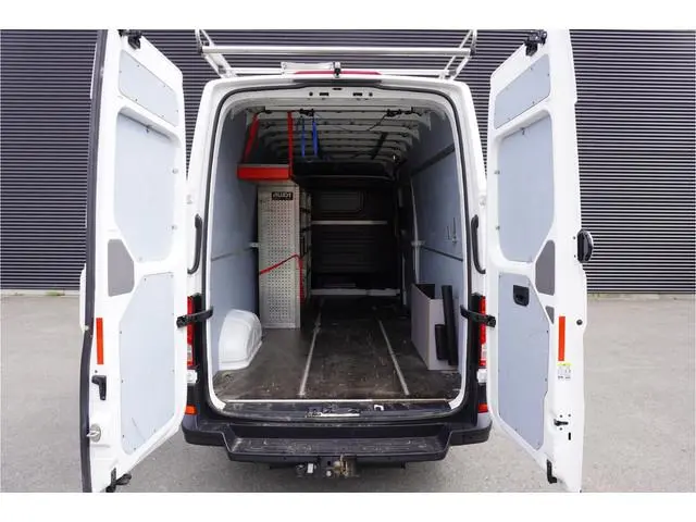 Volkswagen Crafter 140pk L4H3 360°Camera Trekhaak Apple Carplay Werkplaats inrichting Airco Iperiaal...