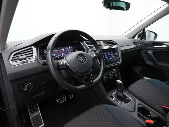 Volkswagen Tiguan 1.5 TSI 150 pk DSG ACT IQ.Drive | Panoramadak | Adaptive Cruise | Stoelverwarming...