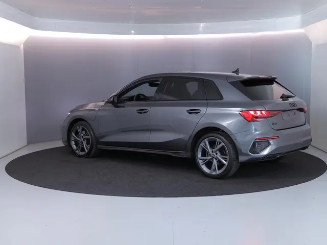 Audi Q3 45 TFSI e S edition 245pk | Parkeercamera | Navigatie| 20 inch Lichtmetalen velgen | 3 spaak...