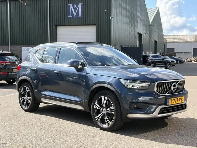 Volvo XC40 1.5 T5 Recharge Inscription VAN: 27.900,- VOOR: 25.877,- UW WKVOORDEEL: 2.023,- | AUTOMAA...
