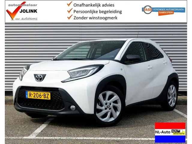 Toyota Aygo X 1.0 12V VVT-i First I NL-Auto I 100% dealer I Clima I Cruise I