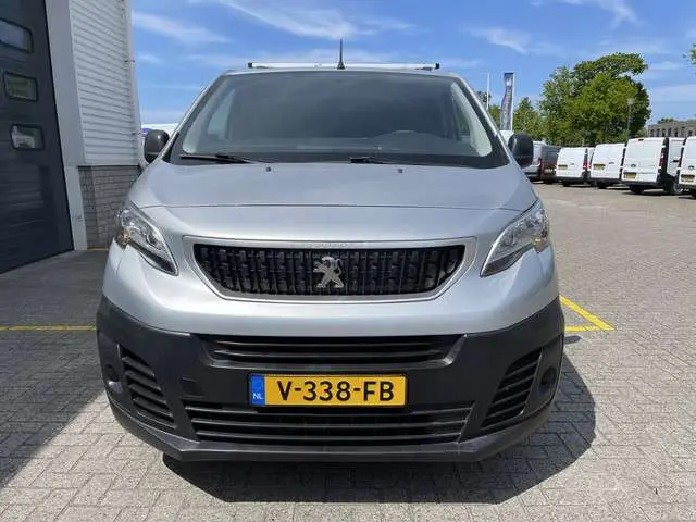 Peugeot Expert 226C 1.6 BlueHDI 95 Premium L1H1 / rijklaar € 10.950 ex btw / lease vanaf € 295 / airco / cruise / 3 zits / dakdragers / trekhaak / zilver metallic !