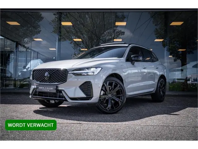 Volvo XC60 2.0 T6 Plug-in hybrid AWD Plus Black Edition **H&K**HUD** **PANODAK** Facelift!!