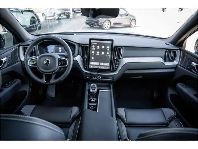 Volvo XC60 2.0 T6 Plug-in hybrid AWD Plus Black Edition **H&K**HUD** **PANODAK** Facelift!!
