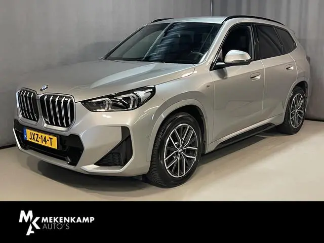 BMW X1 sDrive18i M Sport Shadow Line 18"/Sportstoelen/Keyless/Alarm/Adaptief LED/Stoelverwarming/Cam...