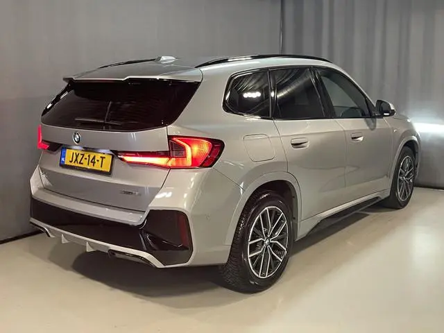 BMW X1 sDrive18i M Sport Shadow Line 18"/Sportstoelen/Keyless/Alarm/Adaptief LED/Stoelverwarming/Cam...