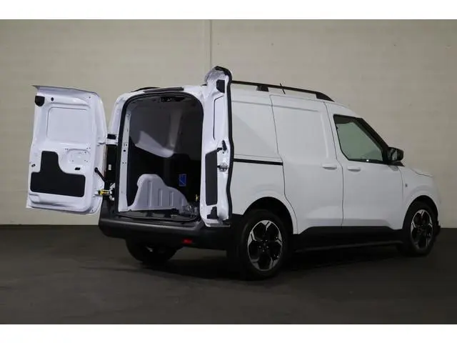 Ford E-Transit Courier