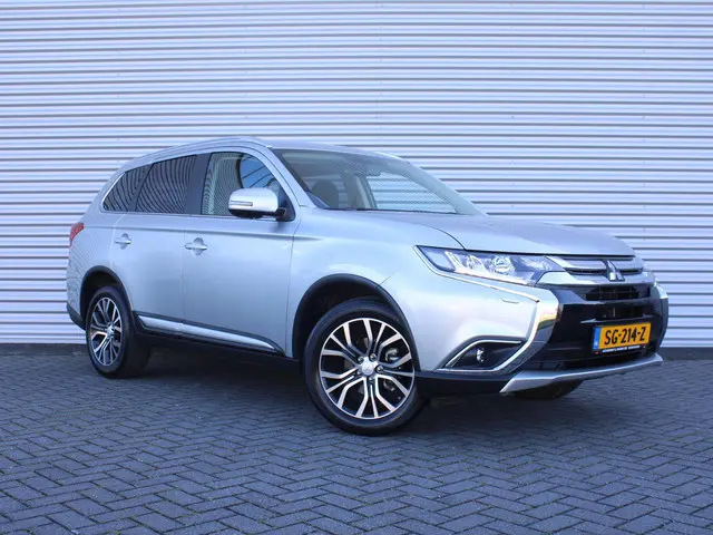 Mitsubishi Outlander 2.0 Connect Pro | Stuur-/stoelverwarming | 360 Camera | Dodehoek detectie | App...