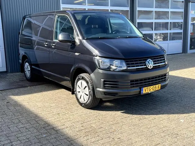Volkswagen Transporter 2.0 TDI L1H1 Airco Trekhaak 2200kg trekgewicht Kastinrichting 3-Persoons Tele...