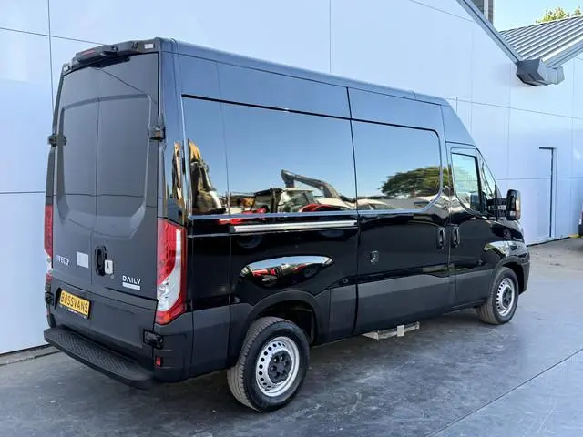 Iveco Daily 35S16 2.3 Automaat L2H2 Airco Cruise Control Navigatie Luchtgeveerde stoel