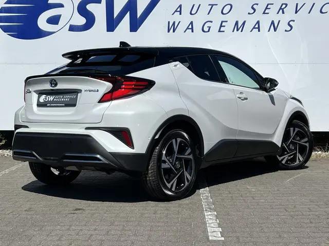 Toyota C-HR 2.0 Hybrid Team D | Trekhaak | Premium LED | Carplay | ACC | Camera | Dodehoek