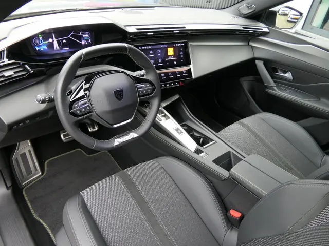 Peugeot 308 SW 1.6 Plug-in Hybrid 225 GT | Black Pack | LMV 18'' | Camera