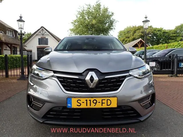 Renault Arkana 1.6 E-Tech hybrid / CARPLAY / ACC / CAMERA / PDC 