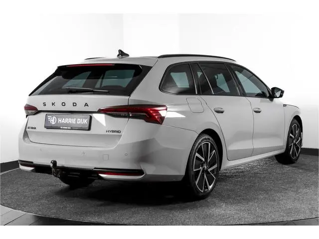 ŠKODA Octavia Combi 1.5 TSI MHEV 150 PK Sportline Tour | Elek. Trekhaak | Matrix Led | Adapt. Cruise...