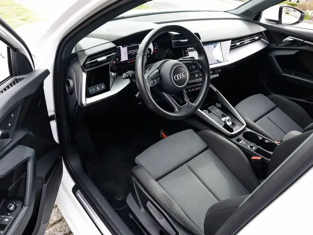 Audi A3 Sportback 30 TFSI Advanced edition 1e-Eig. & Dealer-Onderh. BOVAG-Garantie. NL-Auto.