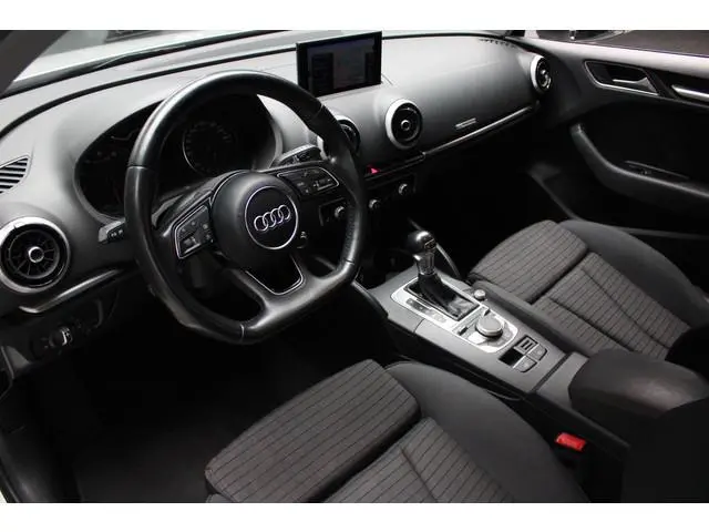 Audi A3 Sportback 1.4 TFSI S-Line - Sportstoelen - 18 inch - Stoelverwarming