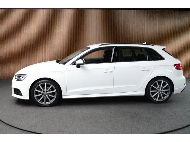Audi A3 Sportback 1.4 TFSI S-Line - Sportstoelen - 18 inch - Stoelverwarming