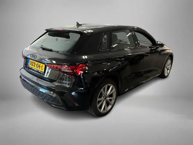 Audi A3 Sportback 40 TFSIe 204pk S-tronic S edition · Camera · Stoelverwarming · Apple/Android Car P...