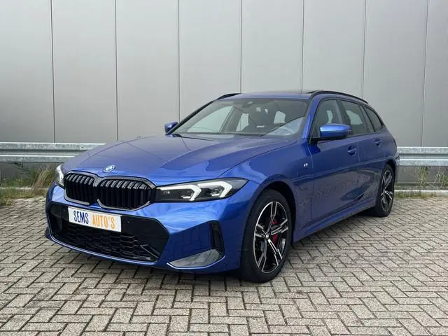 BMW 3-serie Touring 330e xDrive M-Sport Pano / Trekhaak / Sfeerverlichting