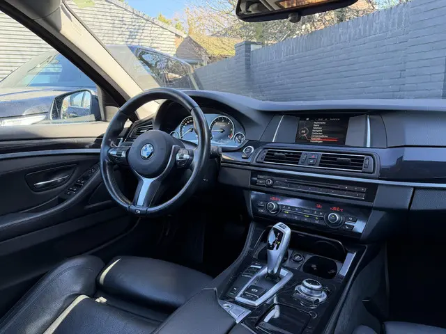 BMW 5-serie 518d Executive M-Sport Stuur | Navigatie | Xenon | Lichtmetalen Velgen | Parkeersensoren...
