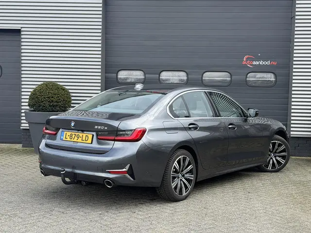 BMW 3-serie 330e | 360* Camera | Navigatie | Lederen Bekleding | DAB | Trekhaak |