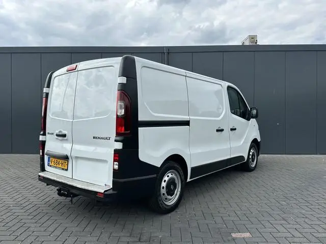 Renault Trafic 1.6 DCi / L1H1 / TREKHAAK / NAVI / CRUISE CONTROL / AIRCO / PARKEERSENSOREN