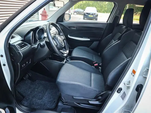 Suzuki Swift 1.2 Stijl | Airco | Navi | Cruise | Stoelverwarming | Lichtmetaal |