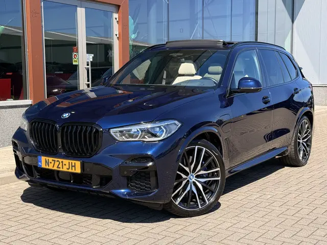 BMW X5 xDrive45e M-Sport Individual | B&O | SKY LOUNGE | LUCHTVERING | MASSAGE | SOFT CLOSE | LASER...